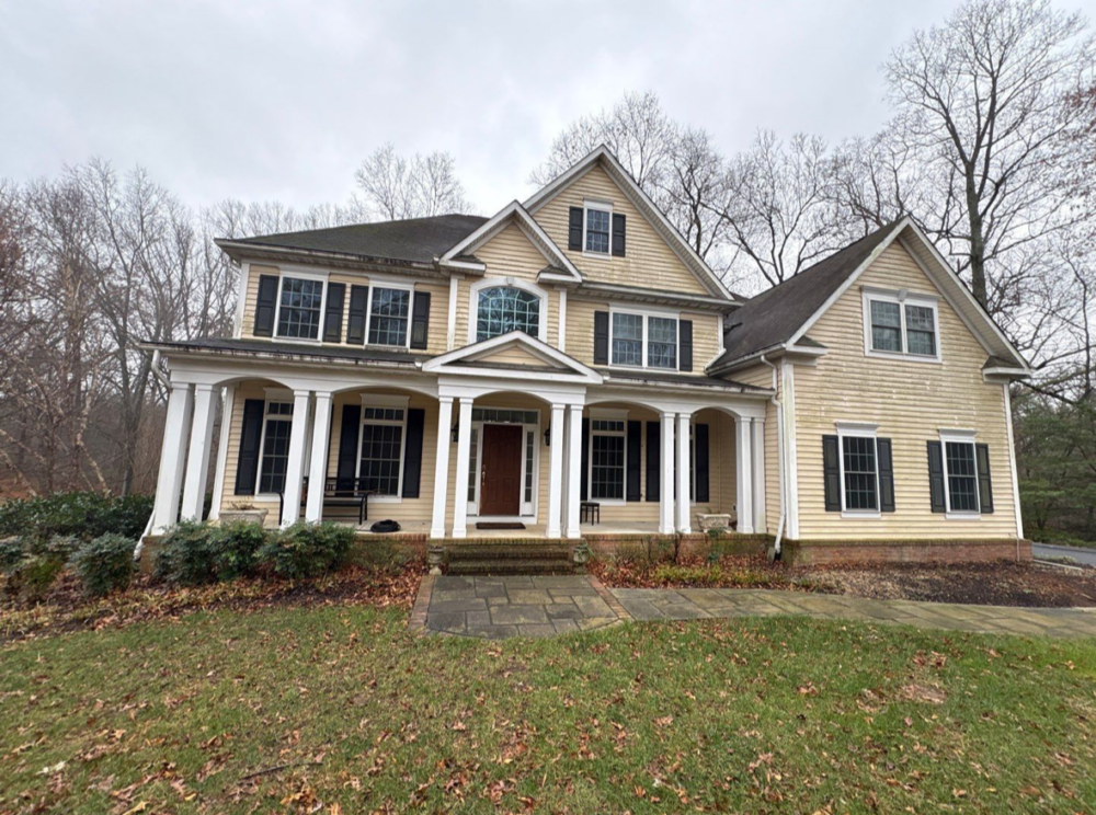 Glenwood home before house washing