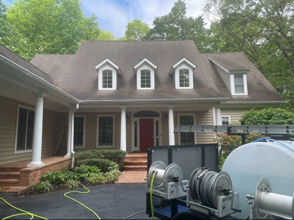 Glenwood home before roof and house soft washing